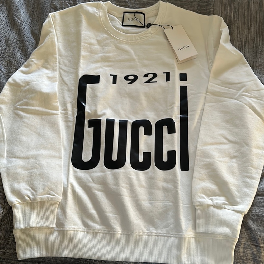 Gucci sweatshirt! Super cute and lightweight!